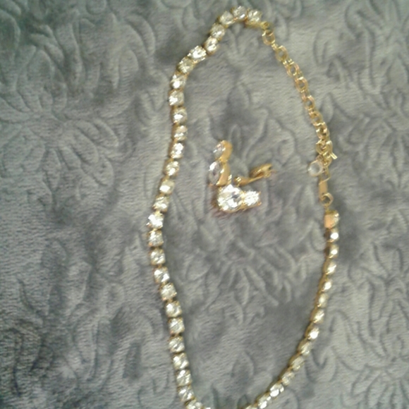 Clip on earrings with matching chocker.final sale - Picture 2 of 2